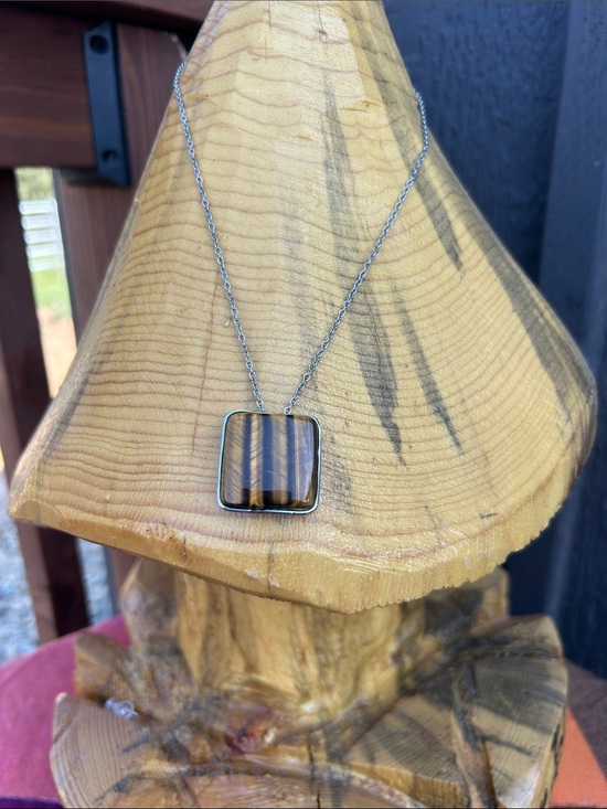 Vintage Jewelry - Vintage Tiger's Eye Square Pendant Necklace - Brown & Gold